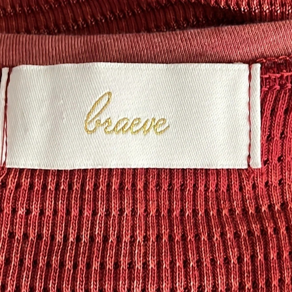 Braeve Scoop Neck Thermal Knit Tunic Top in Brick - Size Medium - Picture 4 of 6